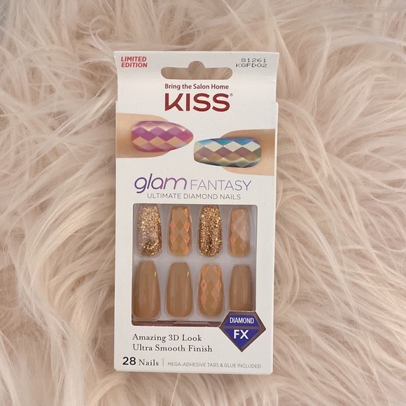 Kiss Glam Fantasy Nails - Picture 1 of 2